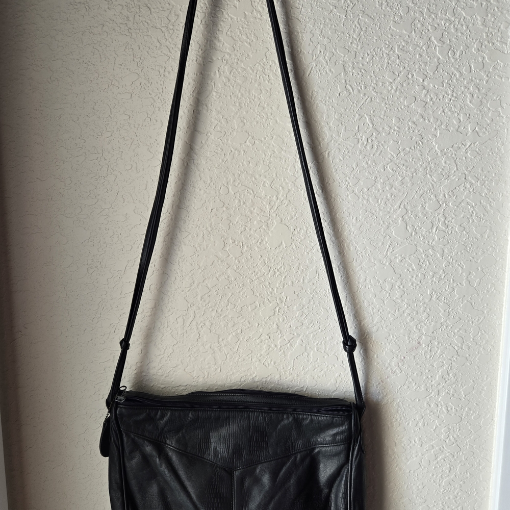 Elegant Black Leather Crossbody Bag